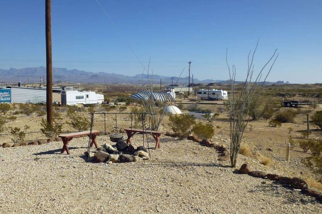 Log Cabin for 4 Guests in Big Bend National Park, Brewster County