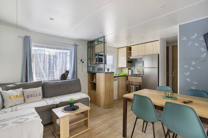 Bungalow 'Camping Siblu Mar Estang' avec vue sur la montagne, Wi-Fi et climatisation in Canet-en-Roussillon, Côte d'Améthyste