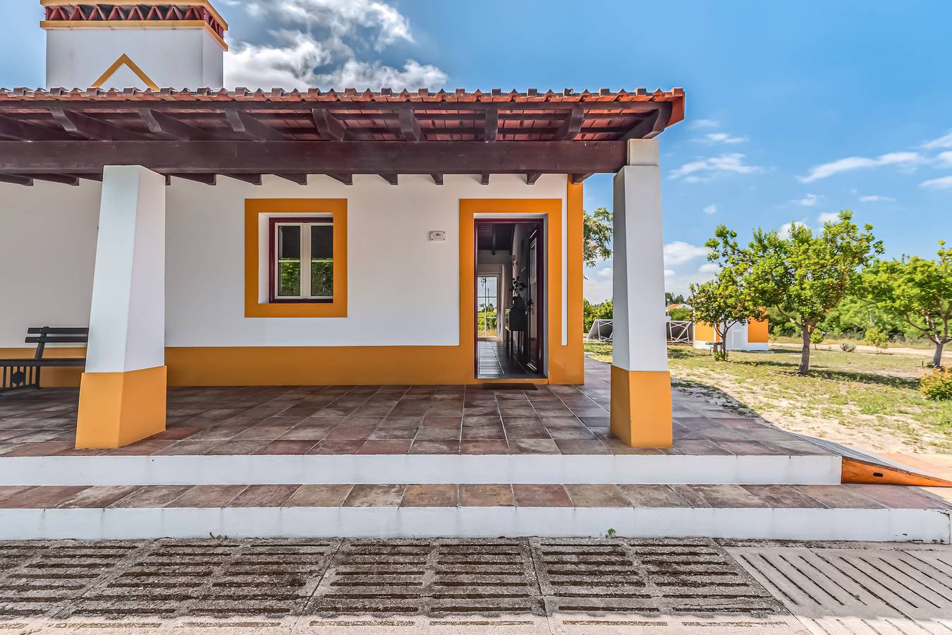 Appartamento intero, Appartamento 'Casa Da Charneca - Suite Standard' con piscina condivisa, Wi-Fi e aria condizionata in Grândola e Santa Margarida da Serra, Costa Alentejana