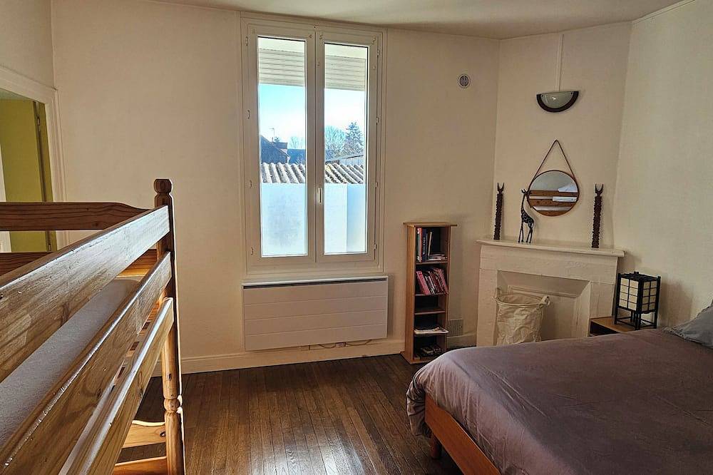 Appartement entier, Appartement F2 Orléans 42m², parking, 4 couchages in Orléans, Vallée de la Loire