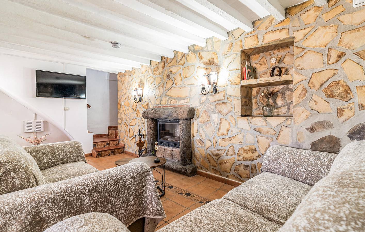 Gemütliches Apartment mit Pool, WiFi & Parkplatz | Nähe Stadtzentrum in Villanueva de la Concepción, Málaga Provinz