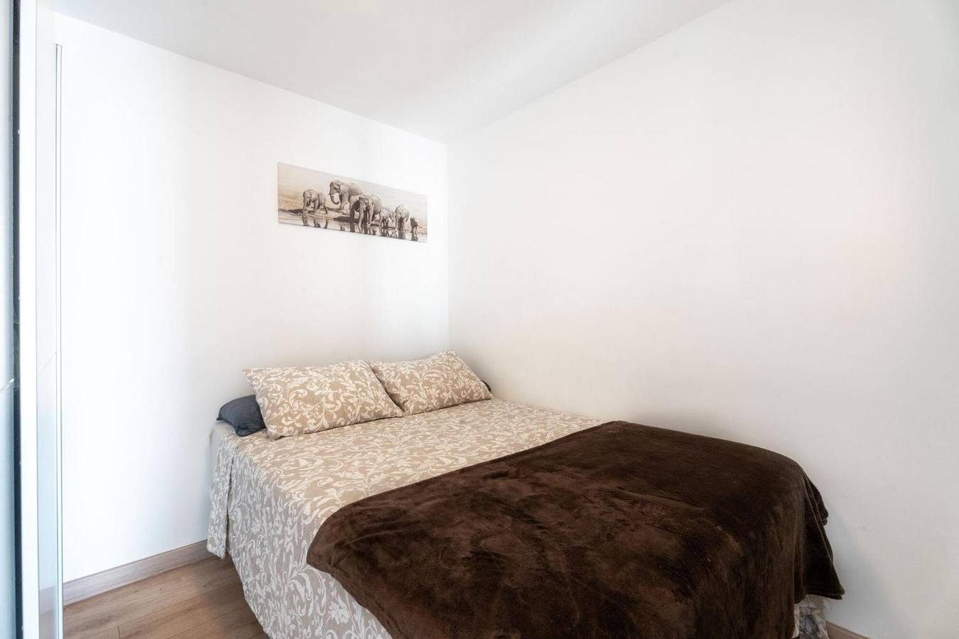 Apartamento entero, Apartamento vacacional 'Ático con barbacoa y terraza' con vistas al mar, terraza privada y Wi-Fi in Fañabé, Adeje