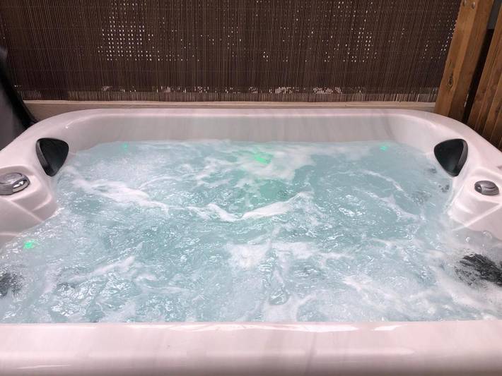Appartement de vacances pour 2 personnes, avec jacuzzi ainsi que terrasse et jardin