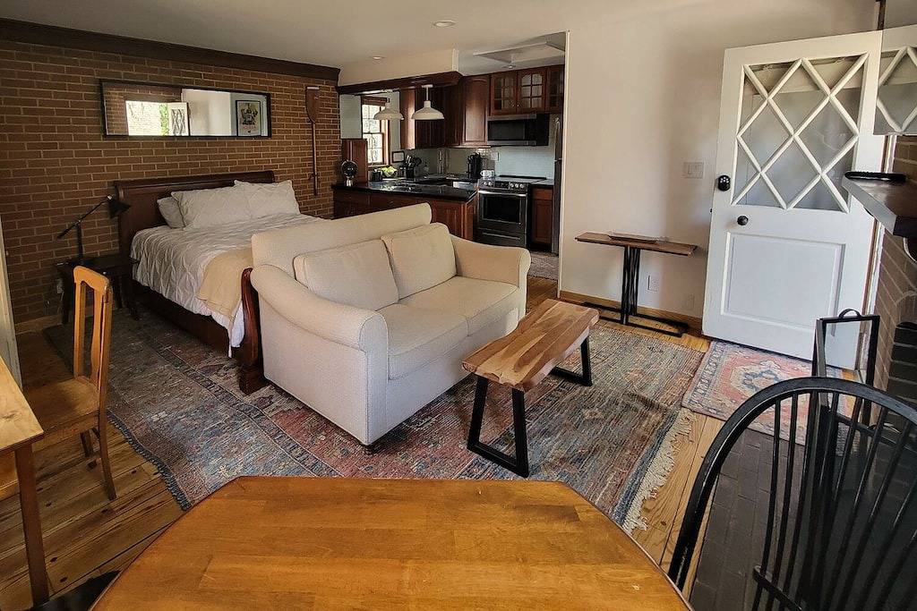 Washington Family Property, Upper Carriage House in Old Town on 107 S Lee Street in Alexandria (VA), Alexandria City