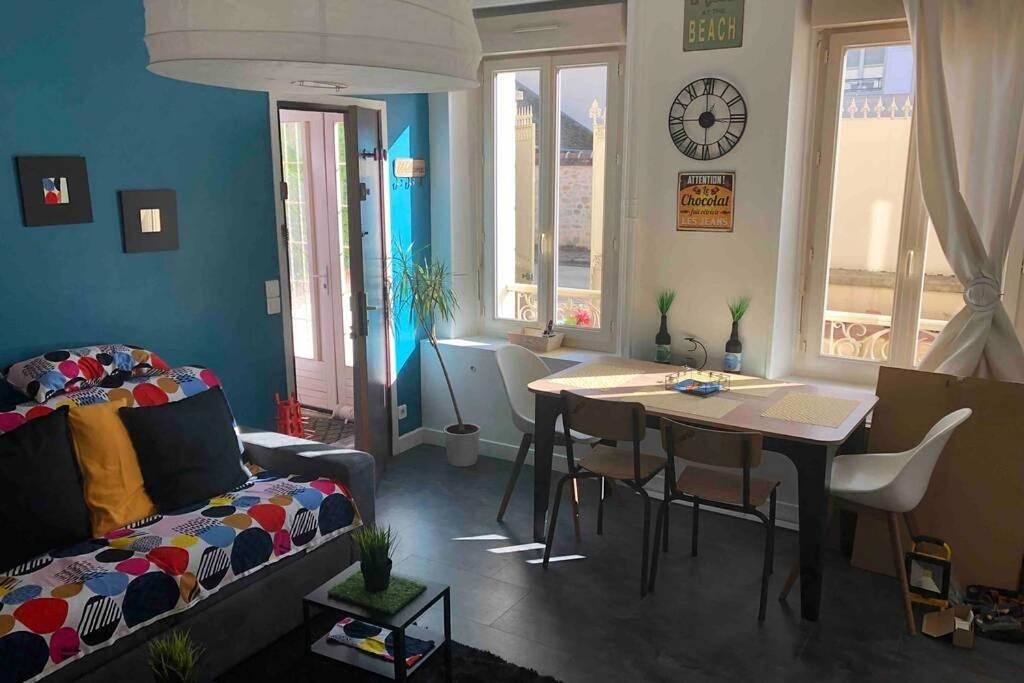 Appartement entier, Studio with Sofa Bed in Milly-la-Forêt, Parc naturel régional du Gâtinais français