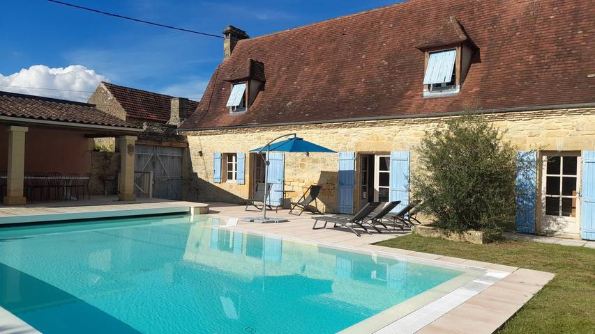 Gîte pour 10 personnes, avec jardin ainsi que terrasse et piscine, animaux acceptés