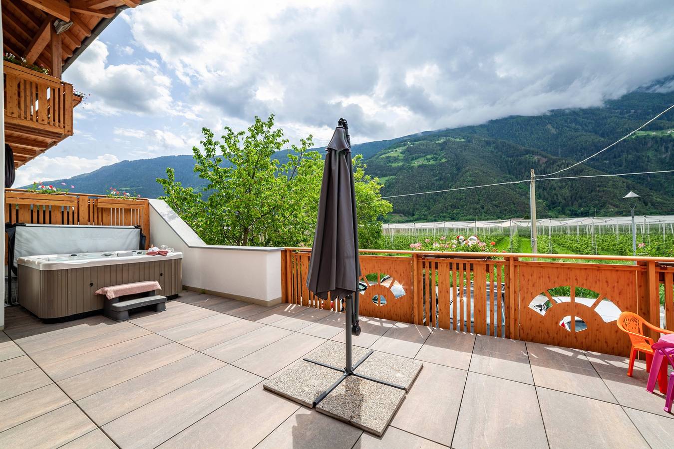 Entire apartment, Apartment "Sagschneiderhof Golden Delicious" with Mountain View, Whirlpool & Wi-Fi in Plaus, Ortler Alps