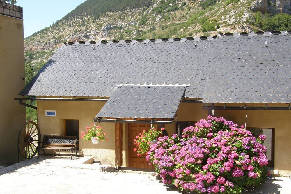 Maison au bord du Tarn à Ste-Enimie dans les Gorges du Tarn in Gorges du Tarn Causses, Parc national des Cévennes