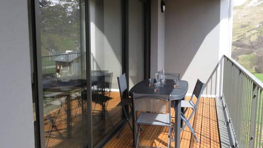 Gîte pour 9 personnes, avec balcon dans Office De Tourisme Des Albiez - 2