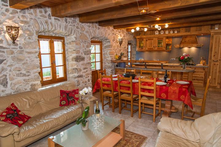 Maison pour 10 personnes, avec jacuzzi et balcon, animaux acceptés à Chatel