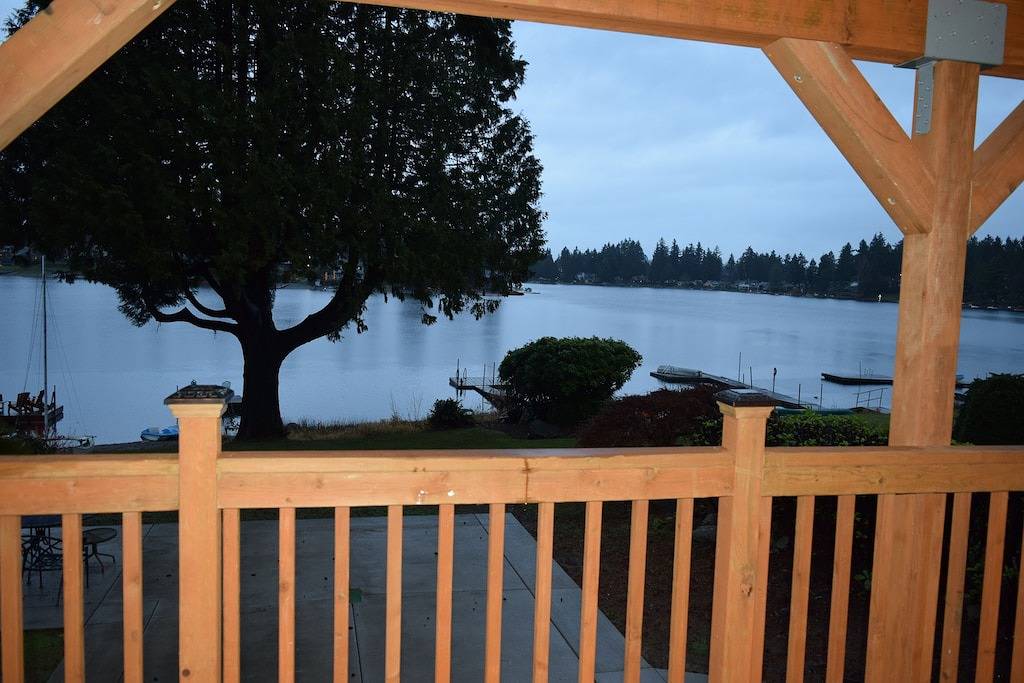 Ganze Wohnung, Seattle / Flughafen / Stadtbahn / Seatac / 2 Zim. Wohnung / Haus am Wasser in SeaTac, King County