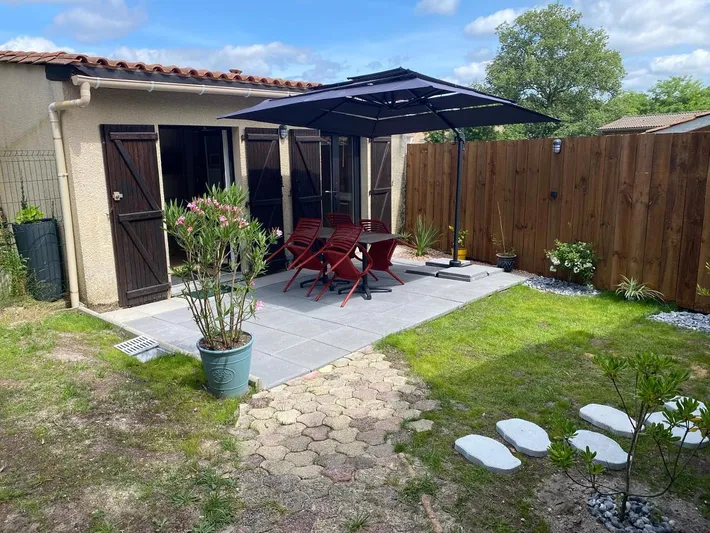 Chalet für 2 Personen, mit Pool und Ausblick sowie Garten, kinderfreundlich - 1