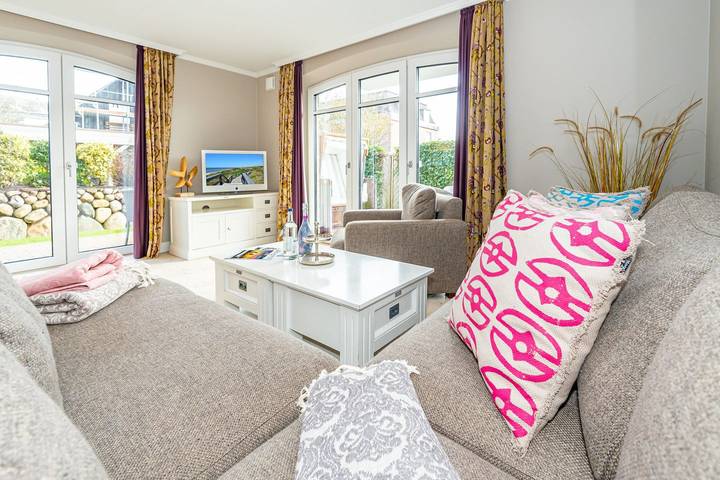 Ganze Wohnung, Stadt- und Strandnah. Moderne 4-Zimmer-Ferienwohnung, mit Pool. in Westerland, Sylt (Gemeinde)