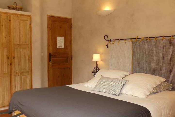 Chambre d’hôte pour 3 personnes, avec jardin et piscine à Trets - 4