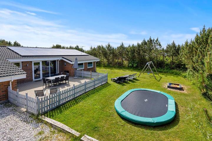 Ferienhaus für 8 Personen, mit Whirlpool und Terrasse sowie Garten und Pool in Klegod