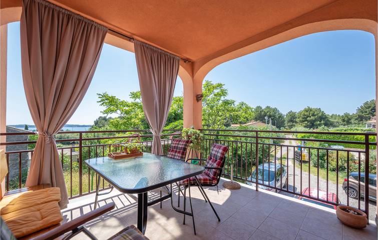 Apartament wakacyjny dla 4 osób, z ogród i taras w Fazana