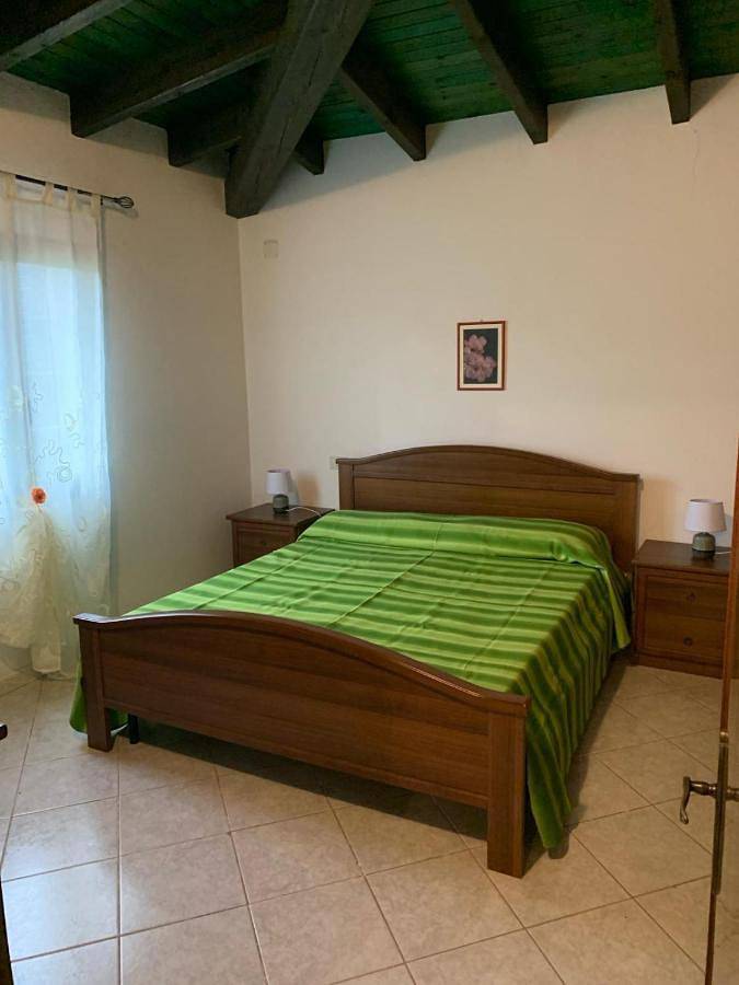 Appartamento per 6 persone, con giardino e panorama in Girasole