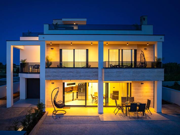 Ferienwohnung für 6 Personen, mit Balkon und Terrasse in Vrsi
