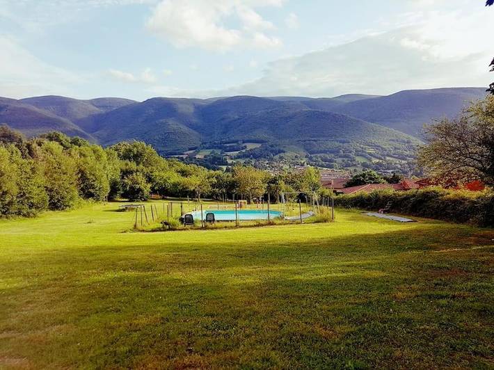 Gîte pour 4 personnes, avec piscine et terrasse dans Saint-Amans-Valtoret
