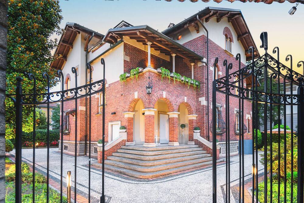 Villibera – Liberty Design Villa with Spa, Cinema, Gym & Game Room | Sleeps 20 in Cesano Maderno, Brianza