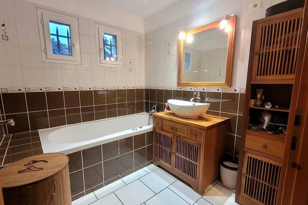 \"Les Louvettes\" in the heart of the Provencal countryside in Châteaurenard, Arles region