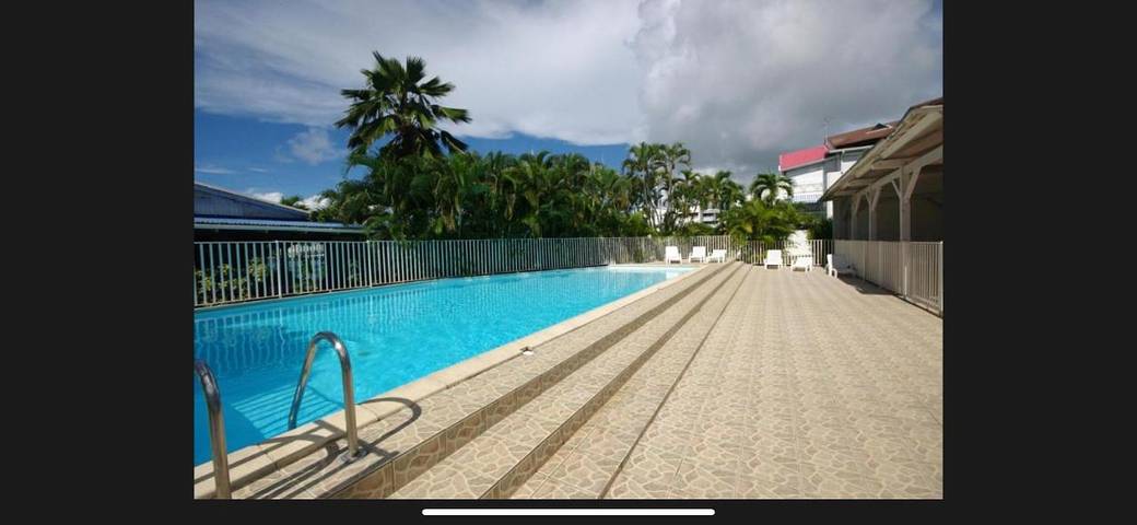 Gîte pour 4 personnes, avec vue ainsi que piscine et jardin, adapté aux familles dans Port De Saint Francois - 4