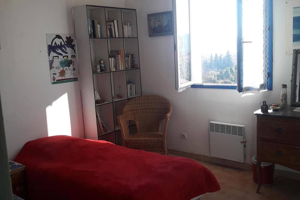 Beautiful spacious and quiet house in the heart of green Provence, open view in Draguignan, Draguignan region