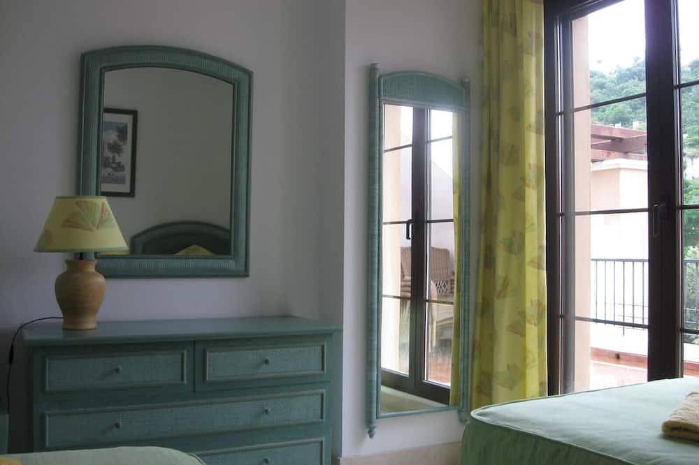 Apartamento entero, Precioso ático cerca de Marbella Los Arqueros Golf in Los Arqueros Golf and Country Club, Benahavís