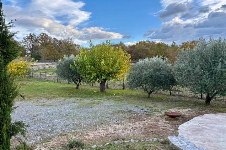 Location de vacances pour 6 personnes, avec piscine ainsi que terrasse et jardin à Chandolas - 2