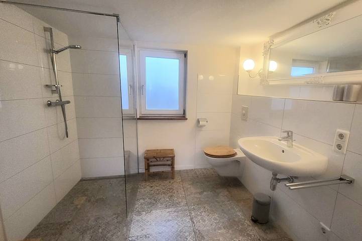 Ferienwohnung für 4 Personen, mit Terrasse und Garten in Rhodt unter Rietburg - 2