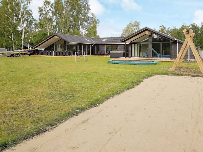 Ferienhaus für 22 Personen, mit Sauna und Terrasse sowie Pool, kinderfreundlich in Marielyst - 2