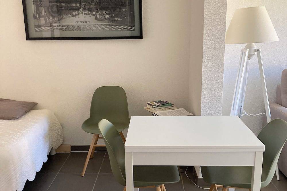Appartement entier, Agréable studio climatisé dans résidence calme avec parking \n Promo septembre in Côte Vermeille, Collioure