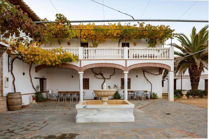 Casa rural para 17 personas, con piscina además de jardín y vistas en Comarca de Guadix - 4