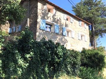 Gîte pour 6 personnes, avec vue ainsi que piscine et terrasse, animaux acceptés à Saint-Vincent-d'Olargues