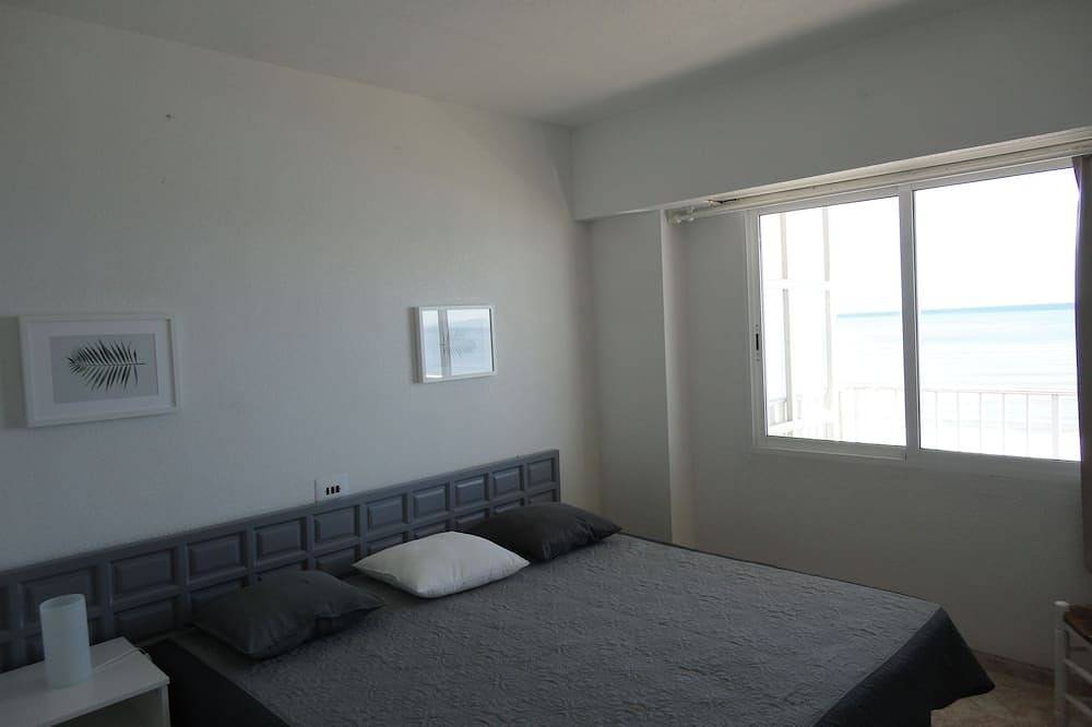 Apartamento entero, Acceso Directo Al Mar-Edificio Montserrat 1ª Linea Con El Vista En El Mar in Cullera, Costa de Valencia