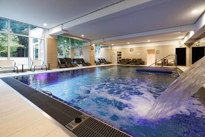 Hôtel pour 2 personnes, avec Jacuzzi et Terrasse ainsi que Jardin et Piscine