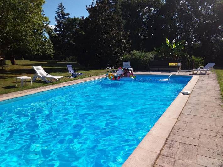 Location de vacances pour 5 personnes, avec Terrasse ainsi que Jardin et Piscine à Vire-sur-Lot