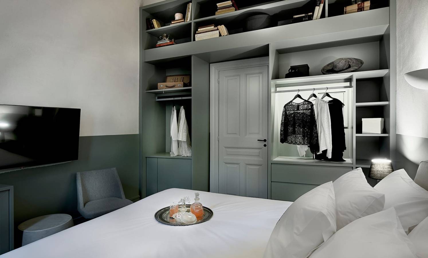 Beautiful Athens Apartment | 1 Bedroom | Apartment Gildarts | Furnished Balcony Overlooking the City | Athinaidos in Centralna część Aten, Ateny