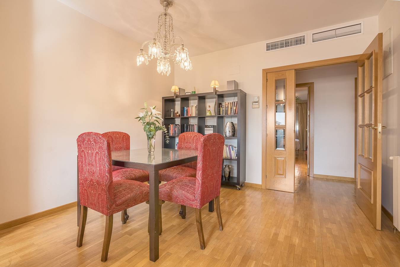 Apartamento entero, Apartamento 'Céntrico, Espacioso con Parking' con Wi-Fi y Aire Acondicionado in Beiro, Granada