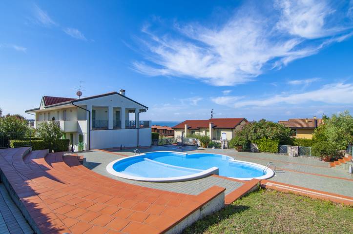 Ferienwohnung für 4 Personen, mit Ausblick und Garten sowie Pool, mit Haustier - 1