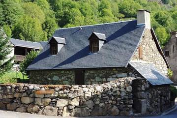 Location de vacances pour 10 personnes, avec jardin à Oô