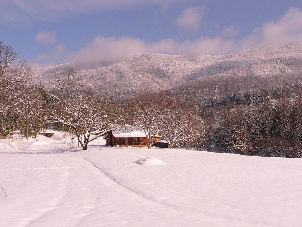Moderne rustikale Hütte auf 5 Hektar in Cherokee National mit herrlichem Blick auf die Berge! in Monroe County (TN)