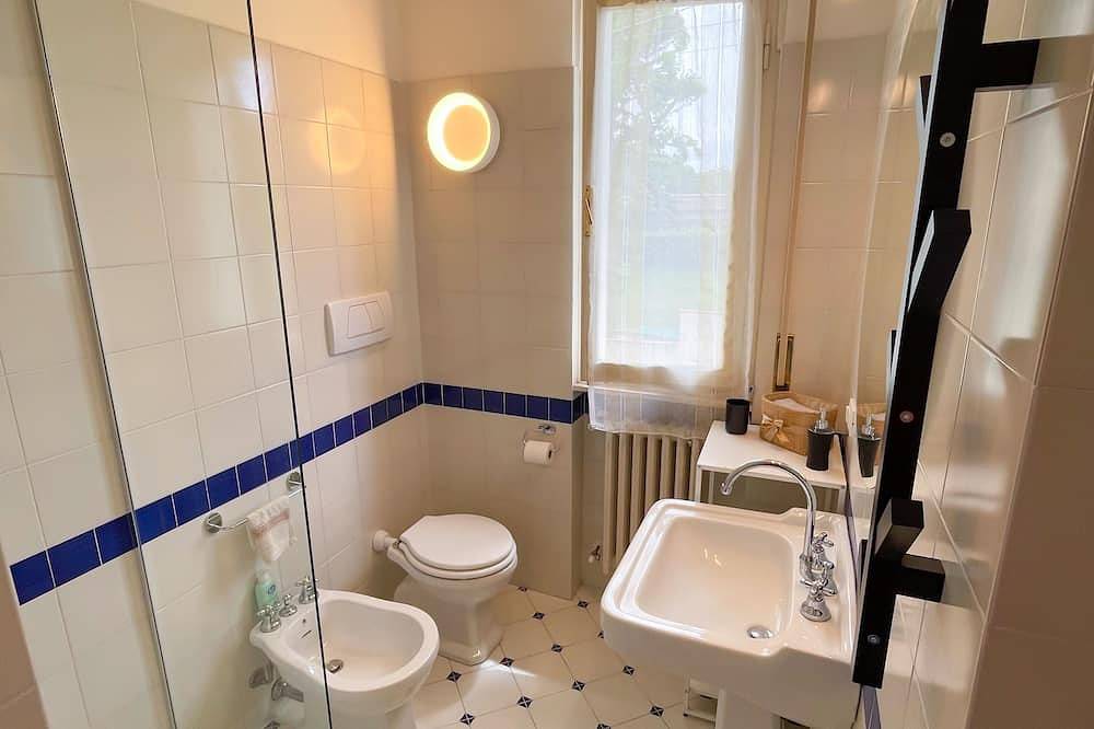 Ganze Wohnung, Tirrenia • 250m from the Beach • House with Terrace and Garden in Tirrenia, Pisa