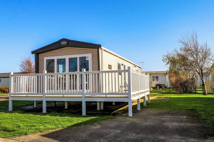Log cabin for 6 people, with pool and garden in Camber Sands