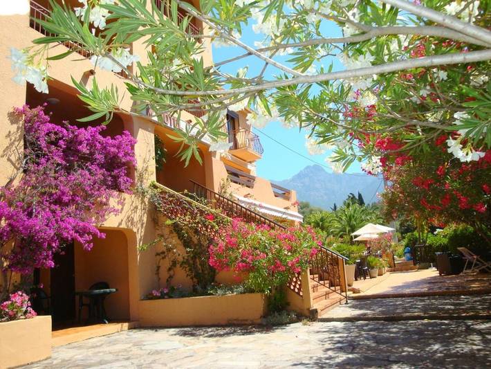 Location de vacances pour 4 personnes, avec piscine ainsi que jardin et vue, animaux acceptés à Serriera - 2