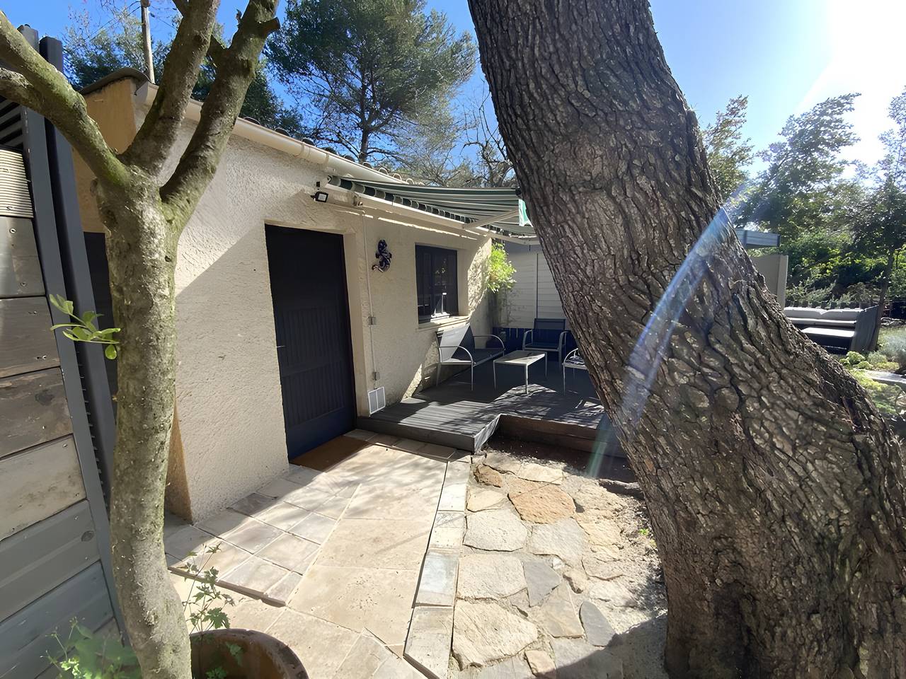 Bed and Breakfast 'Rouge' con piscina compartida, Wi-Fi y aire acondicionado in Nimes, Region de Nimes