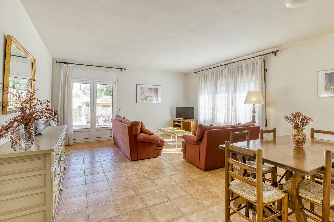 Geheel appartement, Appartement 'Residencial 1º 1ª' met privéterras, balkon en Wifi in Begur, Costa Brava