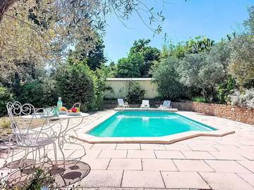 Location de vacances pour 6 personnes, avec piscine et terrasse à La Cadière-d'Azur