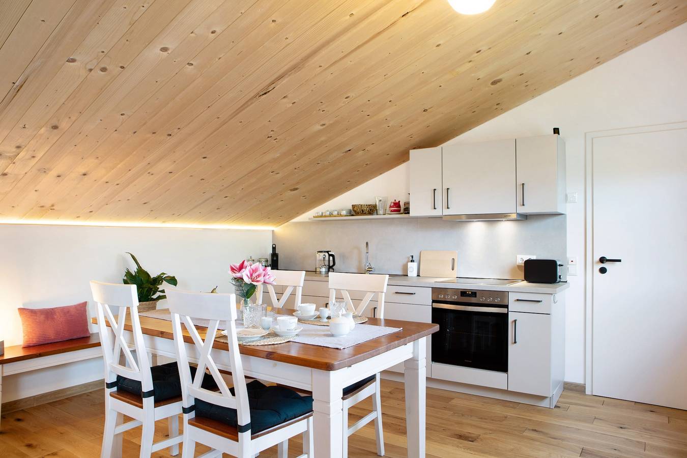 Ganze Wohnung, Ferienwohnung 'Refugium Aus Vollholz' mit Bergblick, Gemeinschaftsgarten und Wi-Fi in Schlitz, Rhön-Hessen