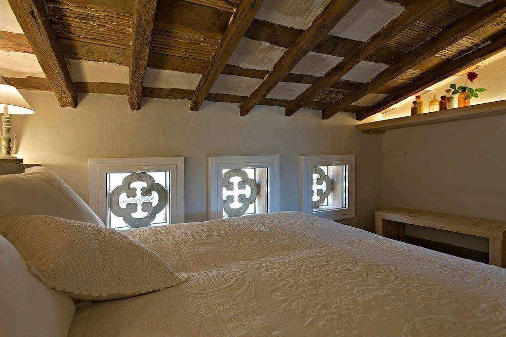 Apartamento entero, Argenter, ático deluxe con terraza in Olot, Parc Natural de Zona Volcànica de la Garrotxa